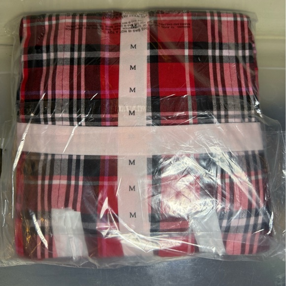 NWT Victoria’s Secret Medium FLANNEL LONG TEE-JAMA Red - Picture 6 of 8